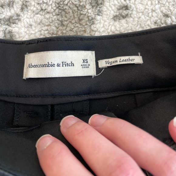 Brand new Abercrombie Vegan Leather black pleated shorts - Picture 2 of 3